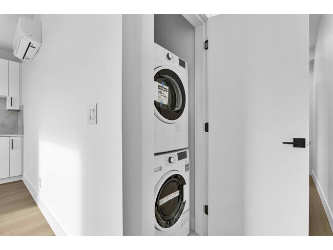 Photo - Suite-167xx 16A STREET