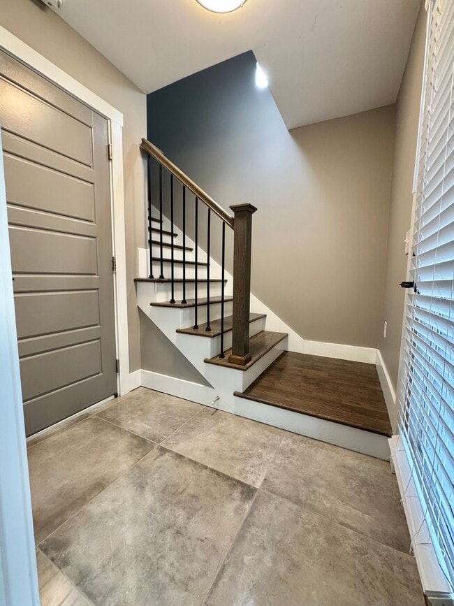 Photo - 3 Bed, 3.5 Bath Home w/ 2 Car Garage and Lake Views