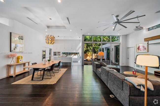 Building Photo - 3855 Poinciana Ave Rental