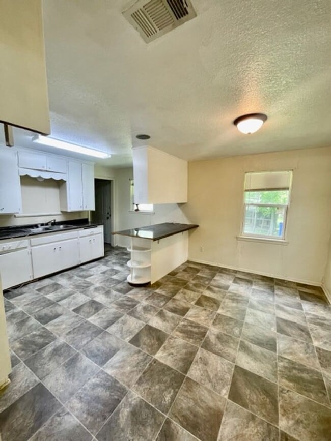 Photo - 2605 Speight Ave