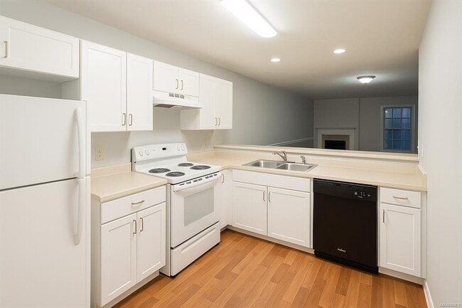 Building Photo - 557 Eastdale Rd S Rental