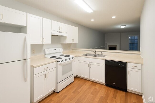 Building Photo - 557 Eastdale Rd S Rental