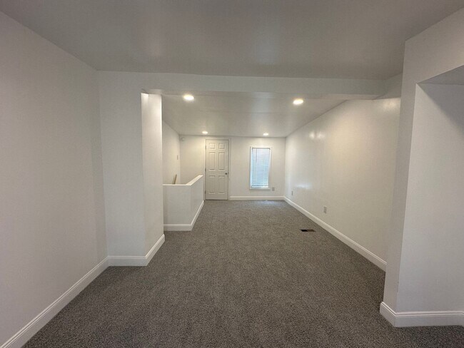 Photo - Newly Renovated One Bedroom House, Downtown Location - Special Available – Contact Our Office for...