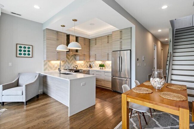 Photo - 1030 N Honore St Unidad 3