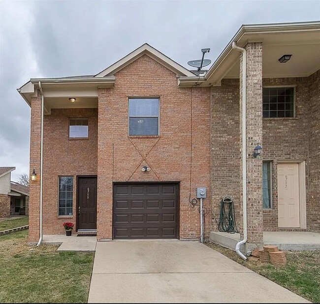 Charming 3BR Townhome in Rowlett - Charming 3BR Townhome in Rowlett