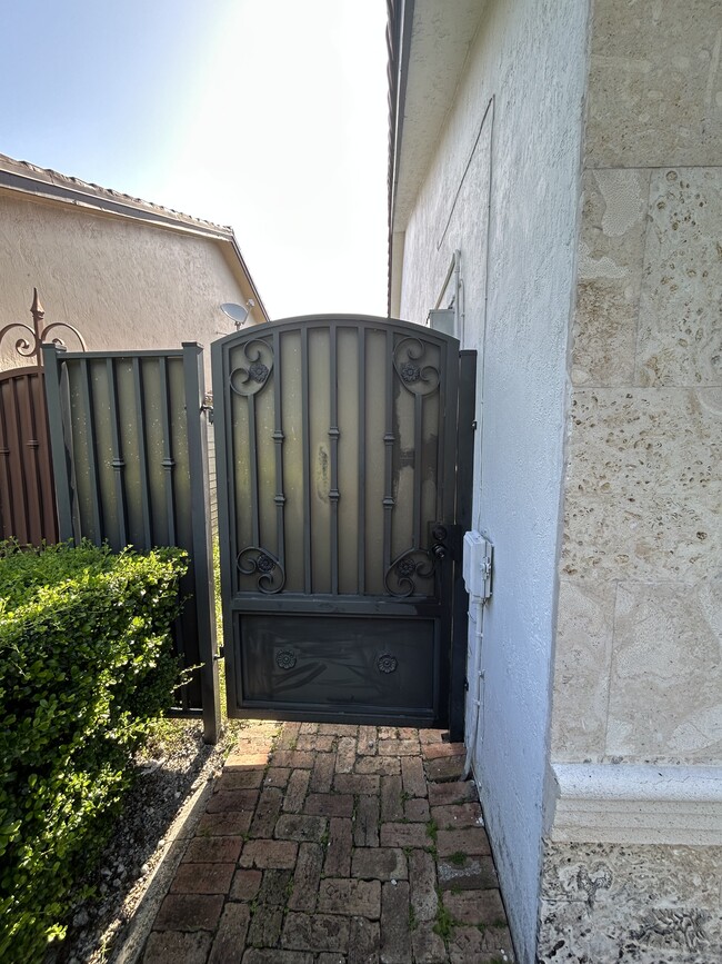 Photo - 2817 SW 143rd Pl Unit Efficiency