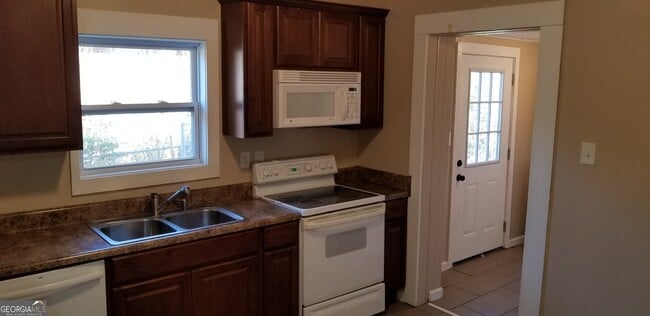 Photo - 10 Kirkwood St NE