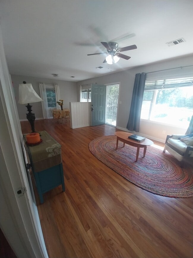 Photo - 1428 Charlotte St