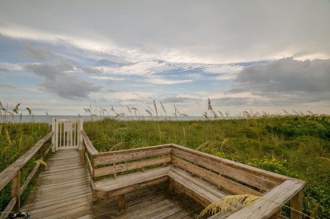 Photo - Villa Vista Condo

Available May 1st