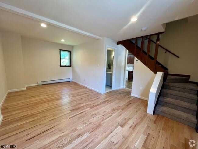 Building Photo - 72-A-72C Woodside Ave Rental