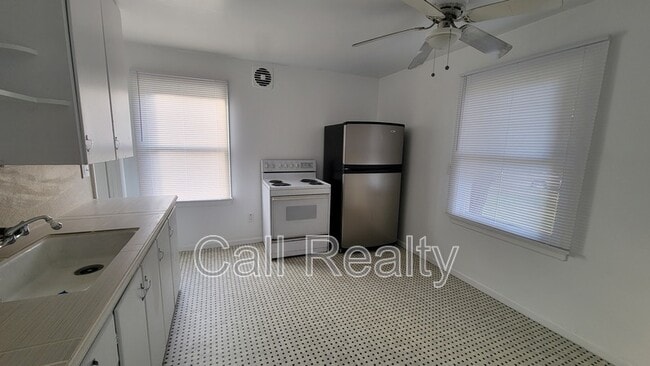 Photo - 1328 E Longfellow Ave