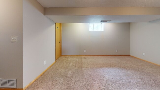 Photo - Affordable 5-Bedroom House / Close to U of...