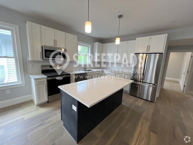 Building Photo - 3 bedroom in Boston MA 02135 Rental
