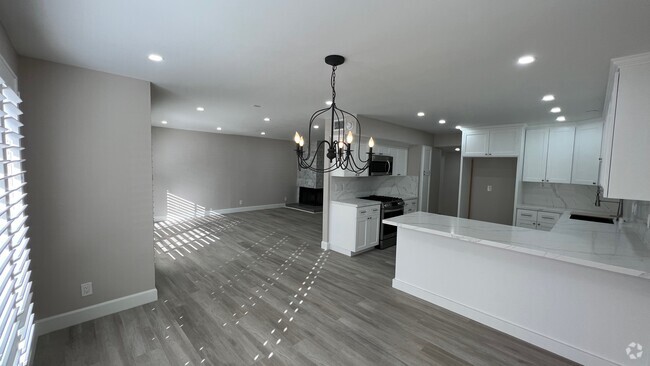 Building Photo - 4500 Whitsett Ave Unit #1 Rental
