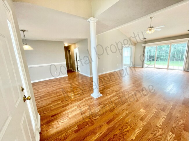 Photo - 304 Sherrybrook Dr