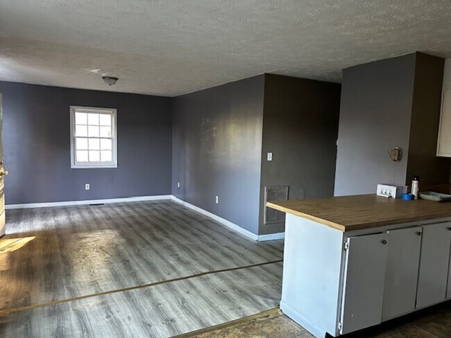 Photo - 706 Wren St