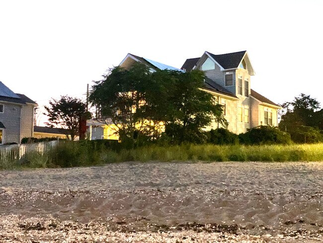 Photo - 170 Cosey Beach Ave