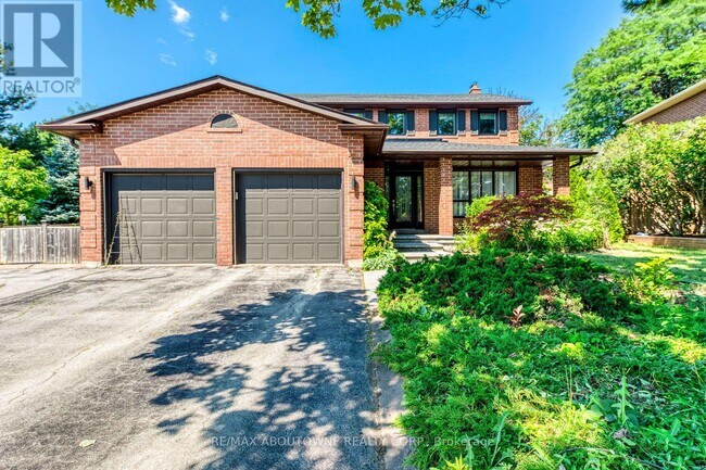 Photo - 1124 Notley Crescent