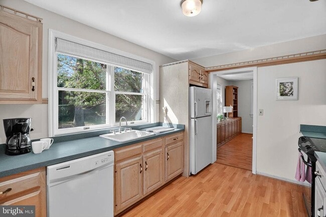 Photo - 616 Mcmagan Dr