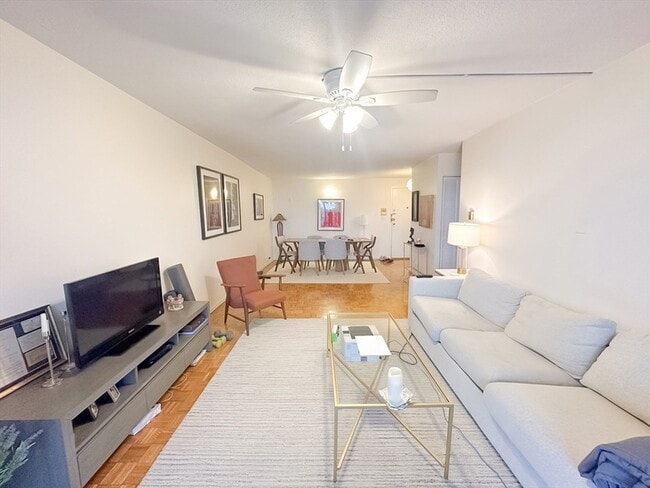 Photo - 19 Winchester St Unit 604