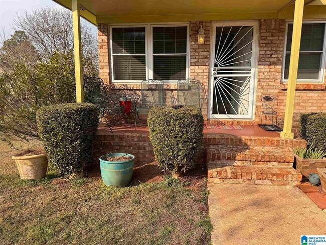 Photo - 830 Burwell St