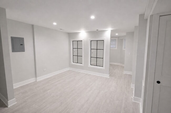 Photo - 64 E Cedar St