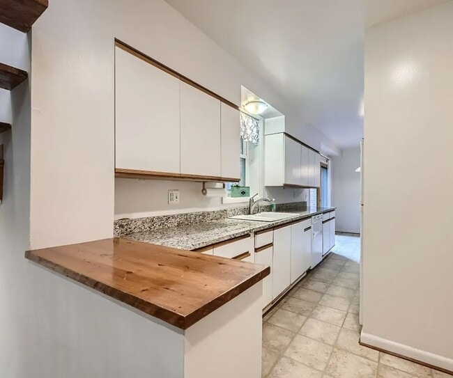 Photo - 827 S Charles St