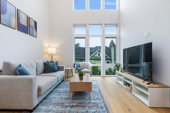 Building Photo - 129 11th Ave E Unit ID1375347P