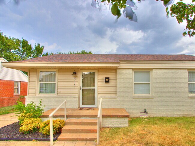 Photo - 411 E Showalter Dr