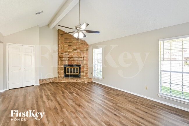 Photo - 70 Timberspire Ln