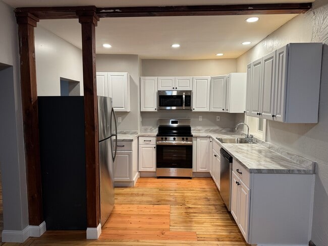 Building Photo - 70 Edwards St Unit 1 Rental