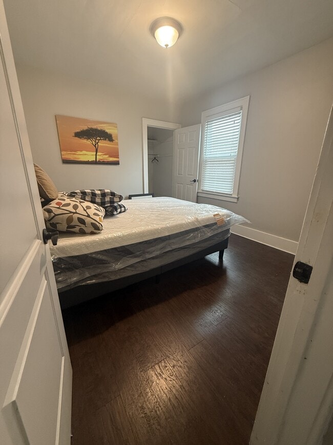 Photo - 221 E Bennett St