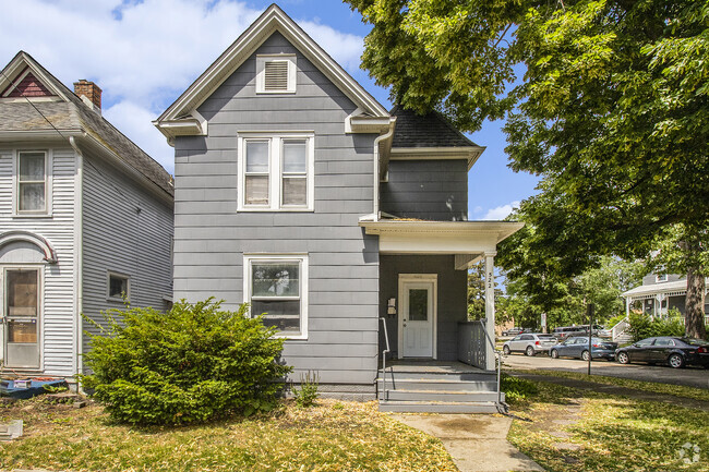 Building Photo - 522 Elm St Rental