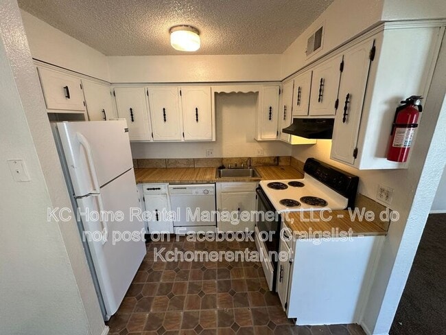 Photo - 4028 E 123 Terrace