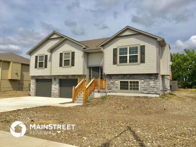 Building Photo - 516 S Poplar St