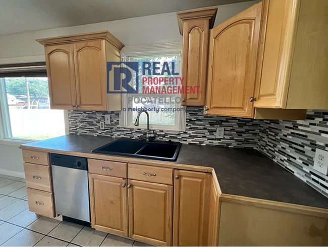 Photo - 3 Bedroom 1 bath - 1 car garage - "Pet Negotiable"