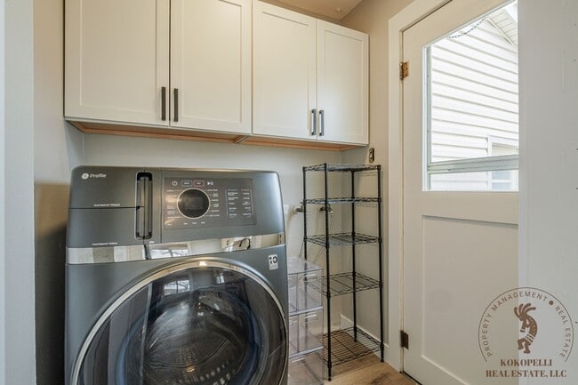 Photo - 566 N 24th St