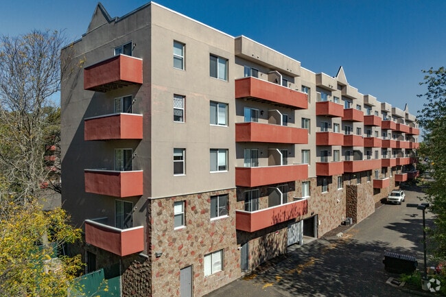 93 Richards Ave - 93 Richards Apartments