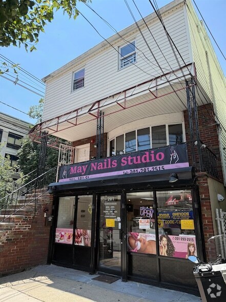 Building Photo - 201 39th St Rental