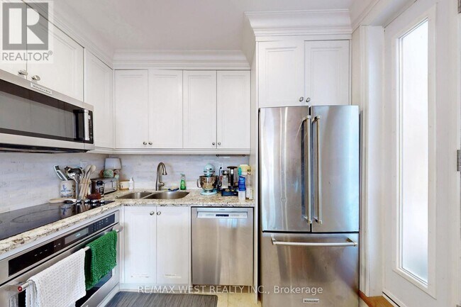 Photo - 1602 Bloor St W