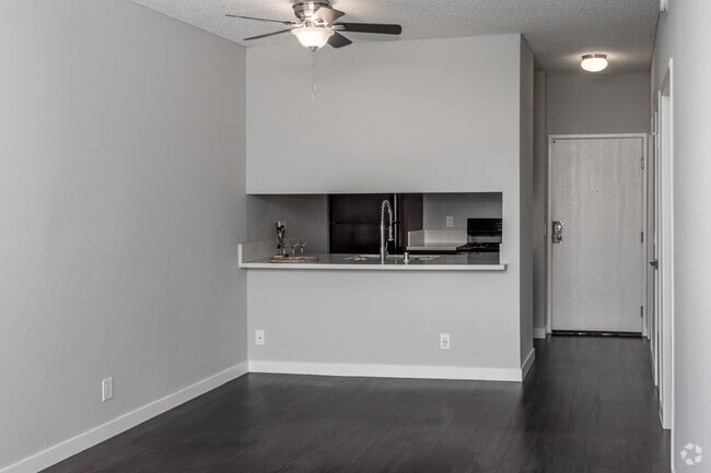 1HAB, 1BA - 600 ft² - Cielo