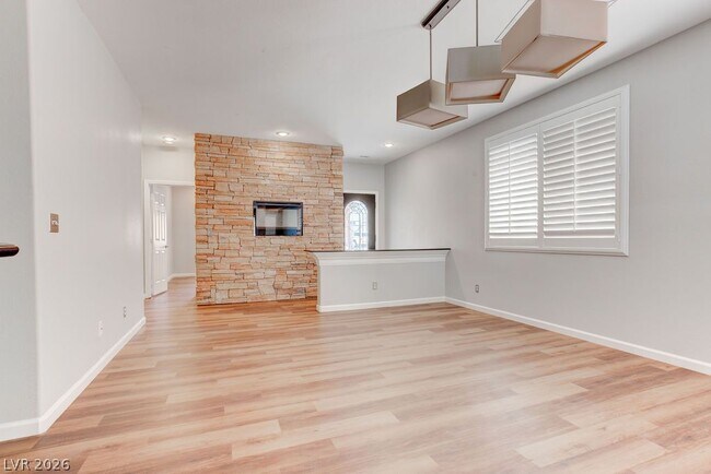 325 Brilliant Summit Cir