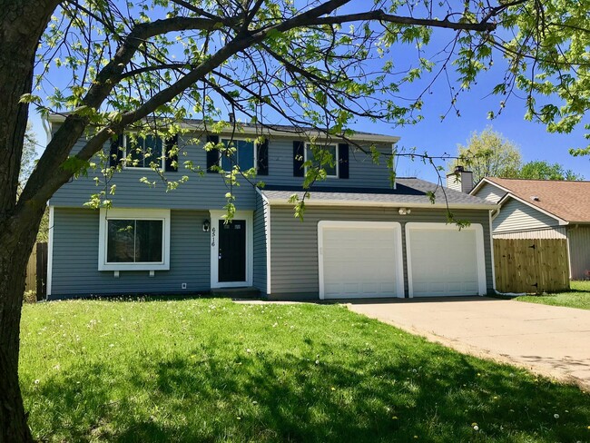 Photo - Gorgeous 4 Bedroom 2.5 Bathroom Two Story ... House