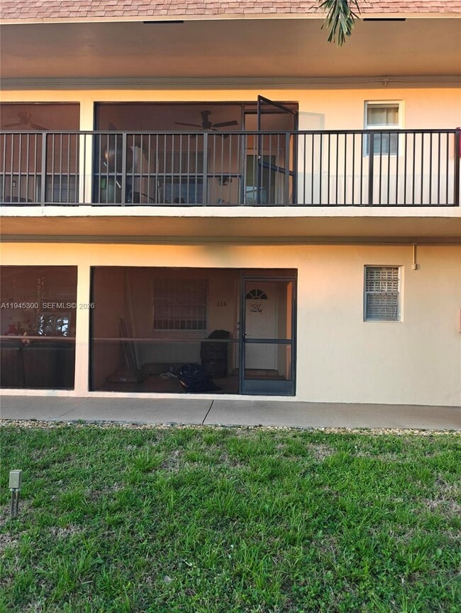 Building Photo - 421 NE 1st St Unit 114