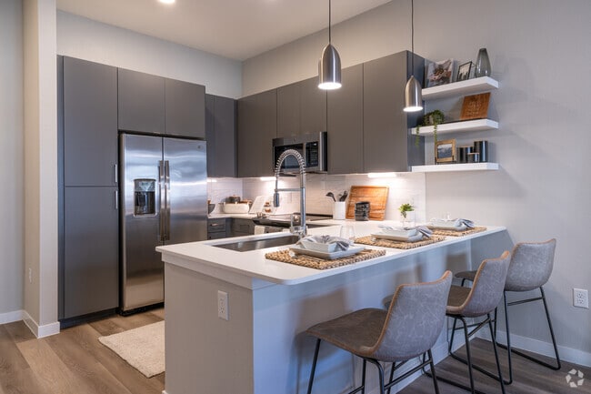 1HAB, 1BA-725SF - The Exchange