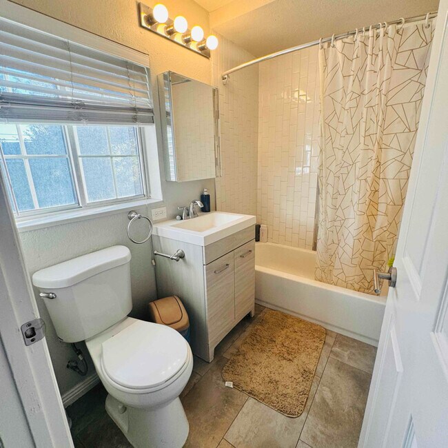 Photo - 546 E Delno Dr