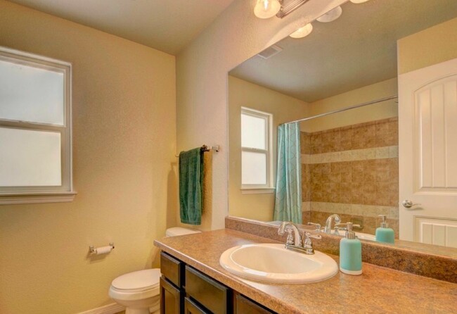 Full bathroom located upstairs - 7916 Lightwood Way House