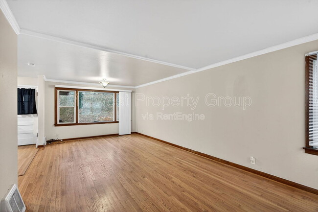 Photo - 1015 Avant Dr