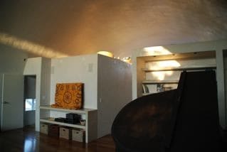 Building Photo - 818 1/2 California Ave Unit 2