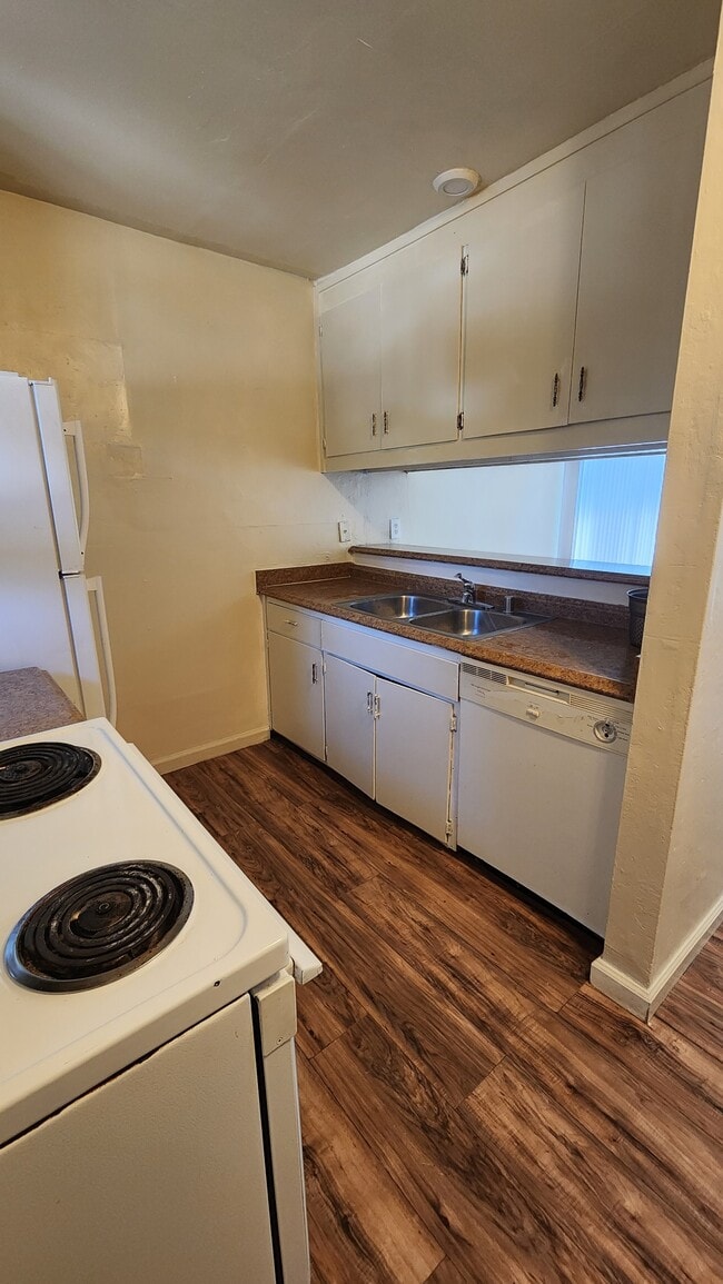 Photo - 541-553 Admiral Callaghan Ln.